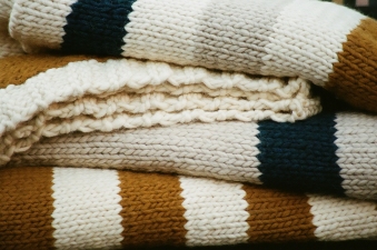 HAND-KNIT BLANKETS - TODDLER & THROWS