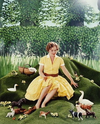 Lisa with Primroses, from the series 'Flora' Jane Deering Gallery Neeta Madahar Hand C-print