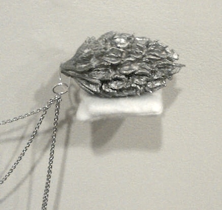Magnolia Magnolia cast aluminum . stainless steel chain