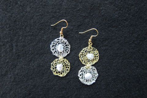  Earrings silver-plated silver and gold wire; grey freshwater pealrs