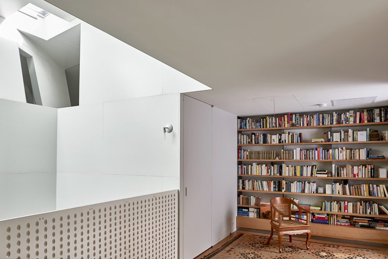 The library O'Neill McVoy Architects Clinton Hill Courtyard House
