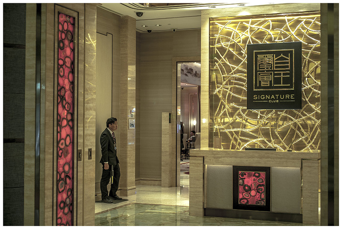 Signature Club. Centro Comercial. MacauEstr. do Istmo, City of Dreams, Taipa RICHARD MARK DOBSON Puntopia