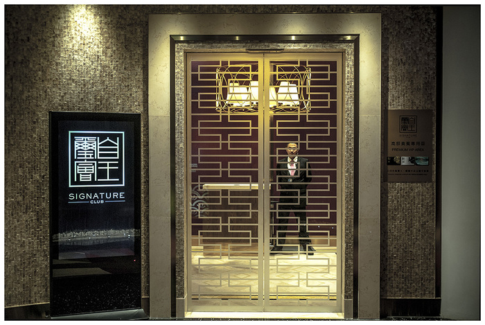 Signature Club. Centro Comercial. MacauEstr. do Istmo, City of Dreams, Taipa RICHARD MARK DOBSON Puntopia