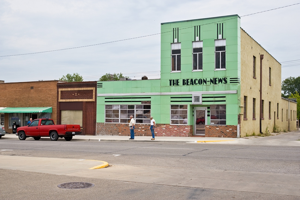Beacon News, Paris, Indiana America by Auto