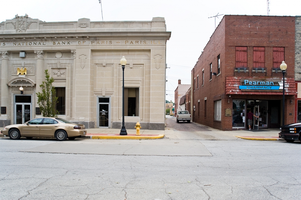 National Bank of Paris, Illinois America by Auto
