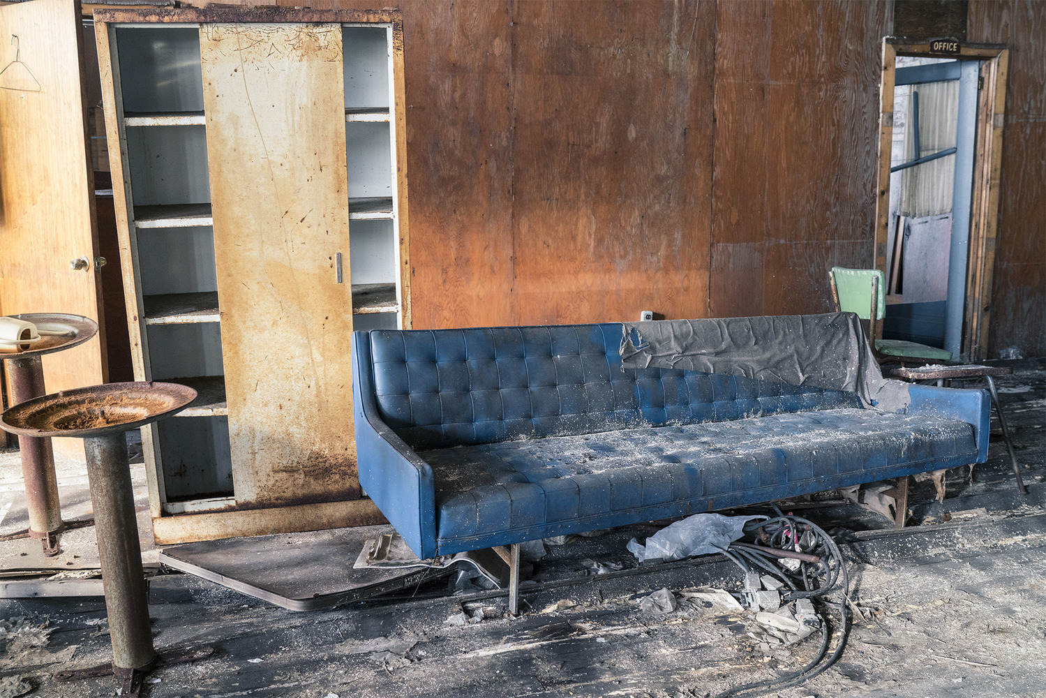 Blue Couch TARRAH KRAJNAK Kloes