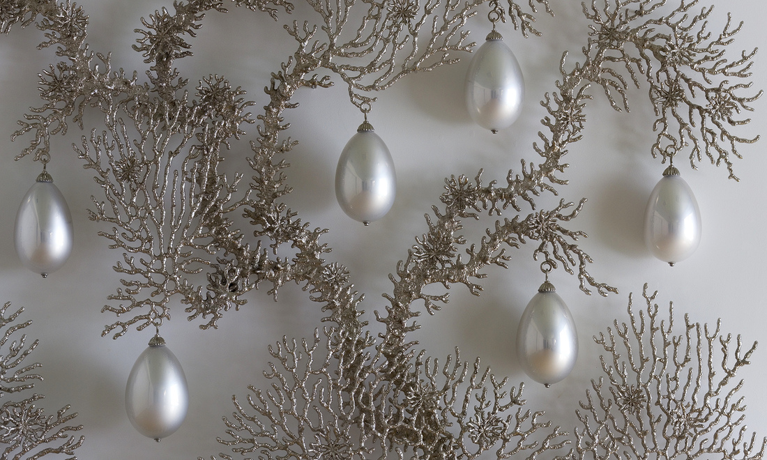 Gorgonia 5 (full fathom five) T i m o t h y H o r n Supernatural (2015) nickel-plated bronze, mirrored blown glass