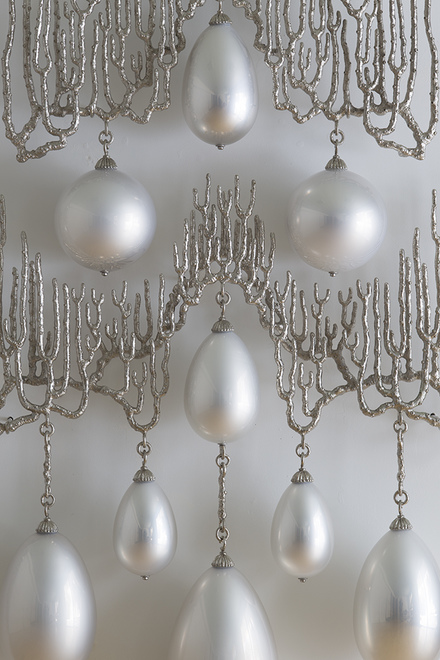 Gorgonia 6 (Bikini Atoll), detail T i m o t h y H o r n Supernatural (2015) nickel-plated bronze, mirrored blown glass