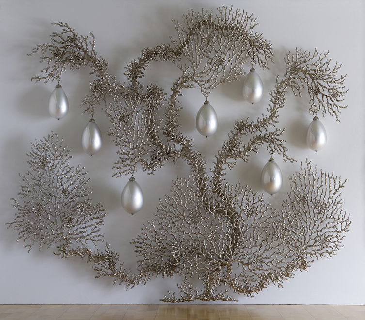 Gorgonia 5 (full fathom five) T i m o t h y H o r n Supernatural (2015) nickel-plated bronze, mirrored blown glass
