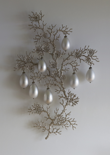 Gorgonia 7 (sea-change) T i m o t h y H o r n Supernatural (2015) nickel-plated bronze, mirrored blown glass