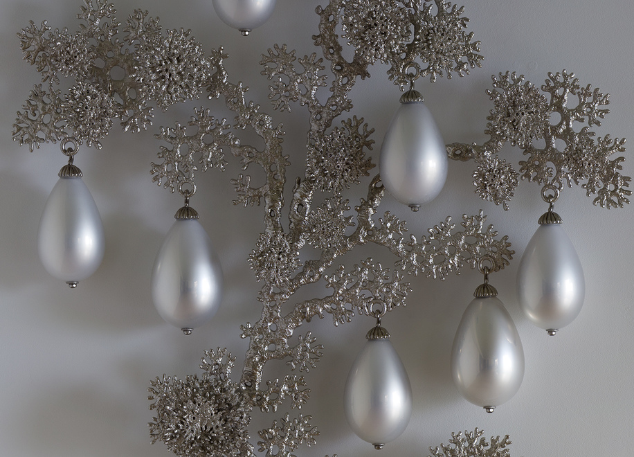 Tree of Heaven 6 (Lichen) detail T i m o t h y H o r n Supernatural (2015) nickel-plated bronze, mirrored blown glass