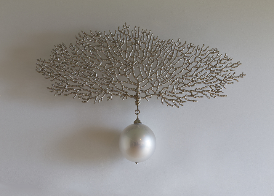 Gorgonia 8 (bellwether) T i m o t h y H o r n Supernatural (2015) nickel-plated bronze, mirrored blown glass