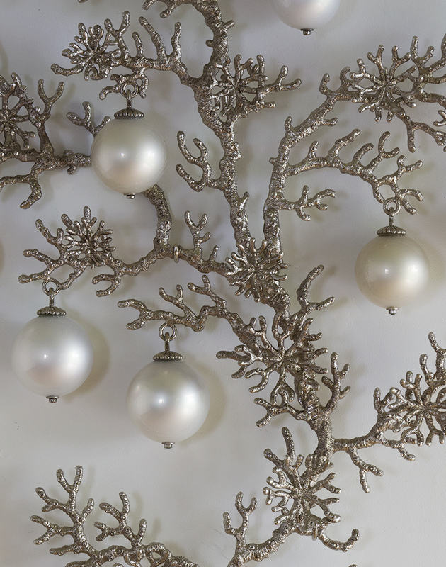 Gorgonia 14 T i m o t h y H o r n Art Basel Hong Hong nickel-plated bronze, mirrored blown glass