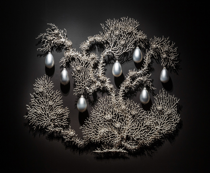Gorgonia 5 (full fathom five) T i m o t h y H o r n Adelaide Biennial nickel-plated bronze, mirrored blown glass