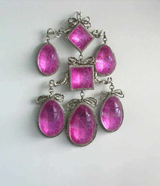I want candy T i m o t h y H o r n Cinderella Complex (2001) Cast lead crystal, nickel-plated bronze, Easter egg foil