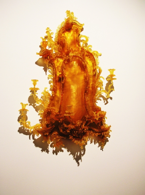 Mutton Dressed as Lamb T i m o t h y H o r n Amber Room (2005) Transparent rubber