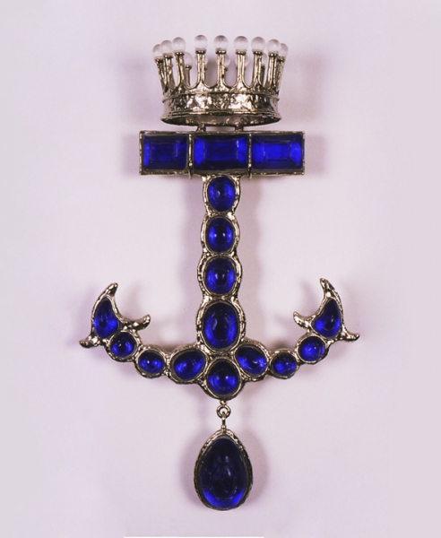 O.H.M.S. T i m o t h y H o r n Water Sports (2002) Cast lead crystal, nickel-plated bronze, Easter egg foil