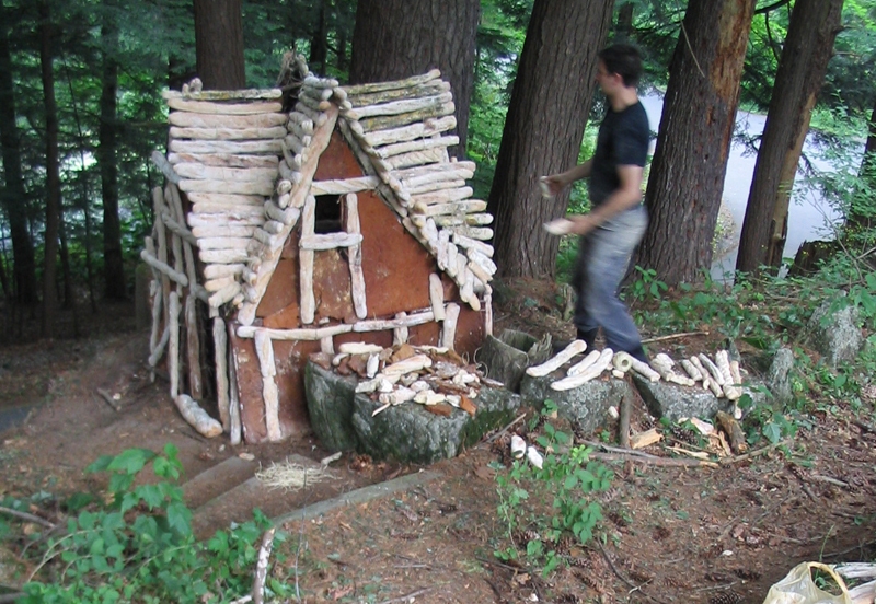 Constructing the gingerbread house T i m o t h y H o r n Gingerbread House (2004)