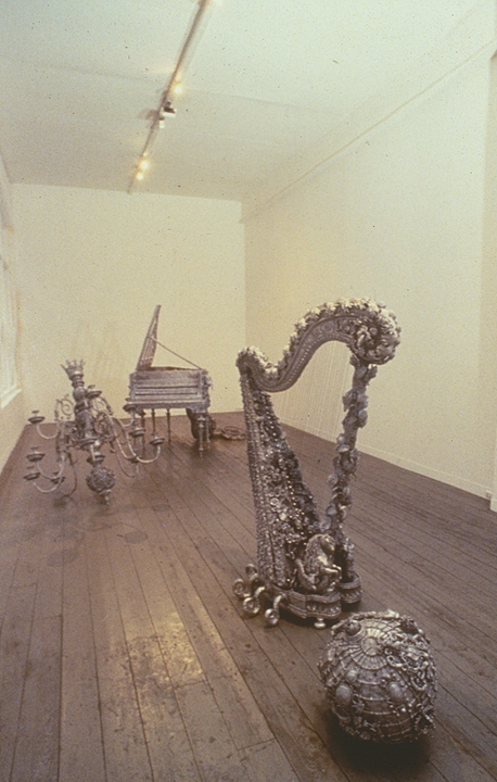 Ménage à trois (installation view) T i m o t h y H o r n Ménage à Trois (1992)