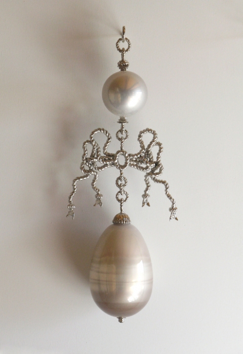 Phoebe T i m o t h y H o r n 13 Moons mirrored blown glass, nickel-plated bronze