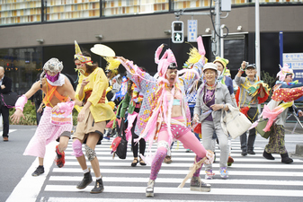 Pray Wild, Go! Push Pops Spirit Animal Workshop and Parade during Roppongi Art Night, Tokyo, Japan, with support from the iHouse Tokyo, NEA and the JUSFC, photo: Taro Hirayama, 2015