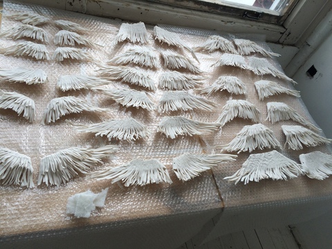 Table with wings waiting to be mounted United - Process