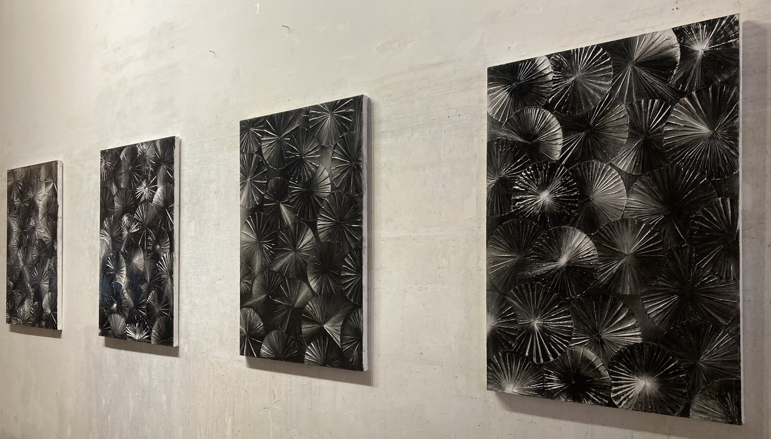 JOHN MENDELSOHN Black Color Wheel  