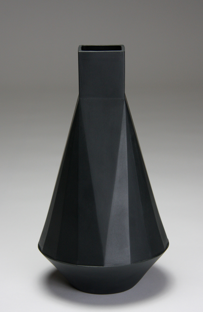 Mie Kongo 2012 - Duct vase porcelain, pigment