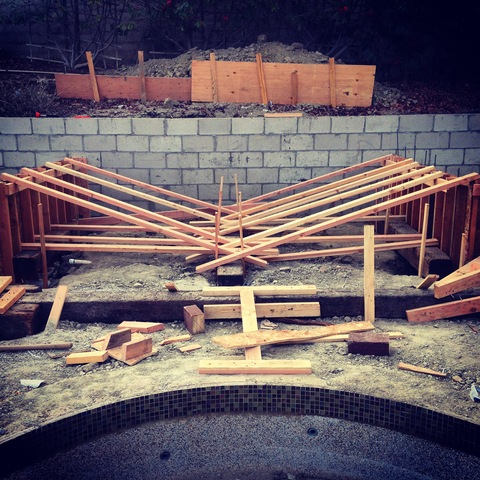 Planter wall bracing for concrete pour