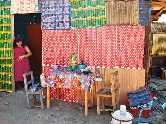 Casa de Lamina, Colonia Guardado Outskirts