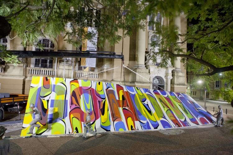  2012 installation at Museu de Arte do Rio Grande do Sul, Porto Alegre, Brazil 
