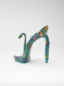  High-heeled shoe sculpture Porcelain, oil paint, wire